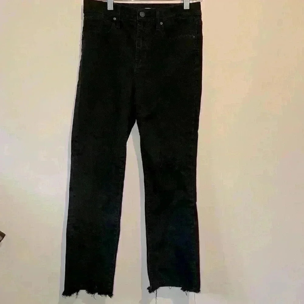 Levi’s 724 Black High Rise Straight Crop Distressed Jeans Size  28